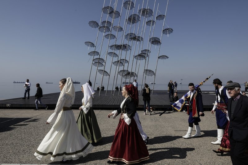 Και στις ομπρέλες του Ζογγόπουλου.