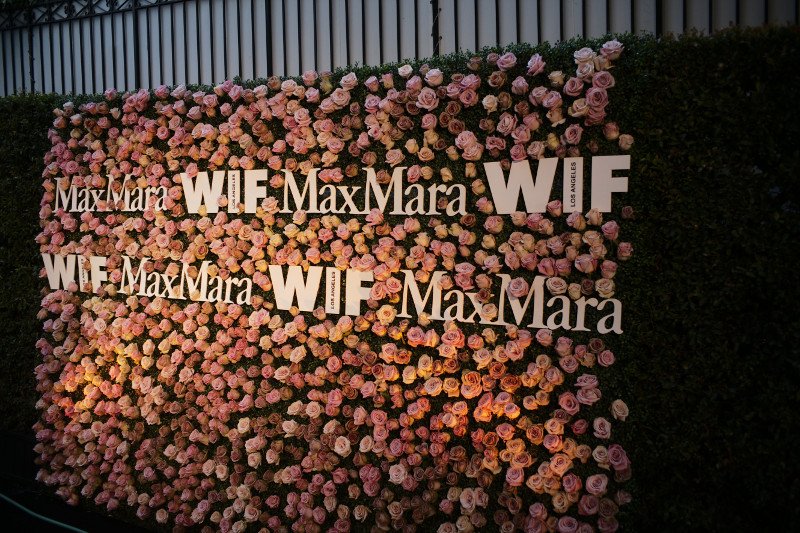 Ενα λαμπερό πάρτι με την υπογραφή Max Mara -Στο Λος Αντζελες, προς τιμήν της ηθοποιού Zoey Deutch | iefimerida.gr 4