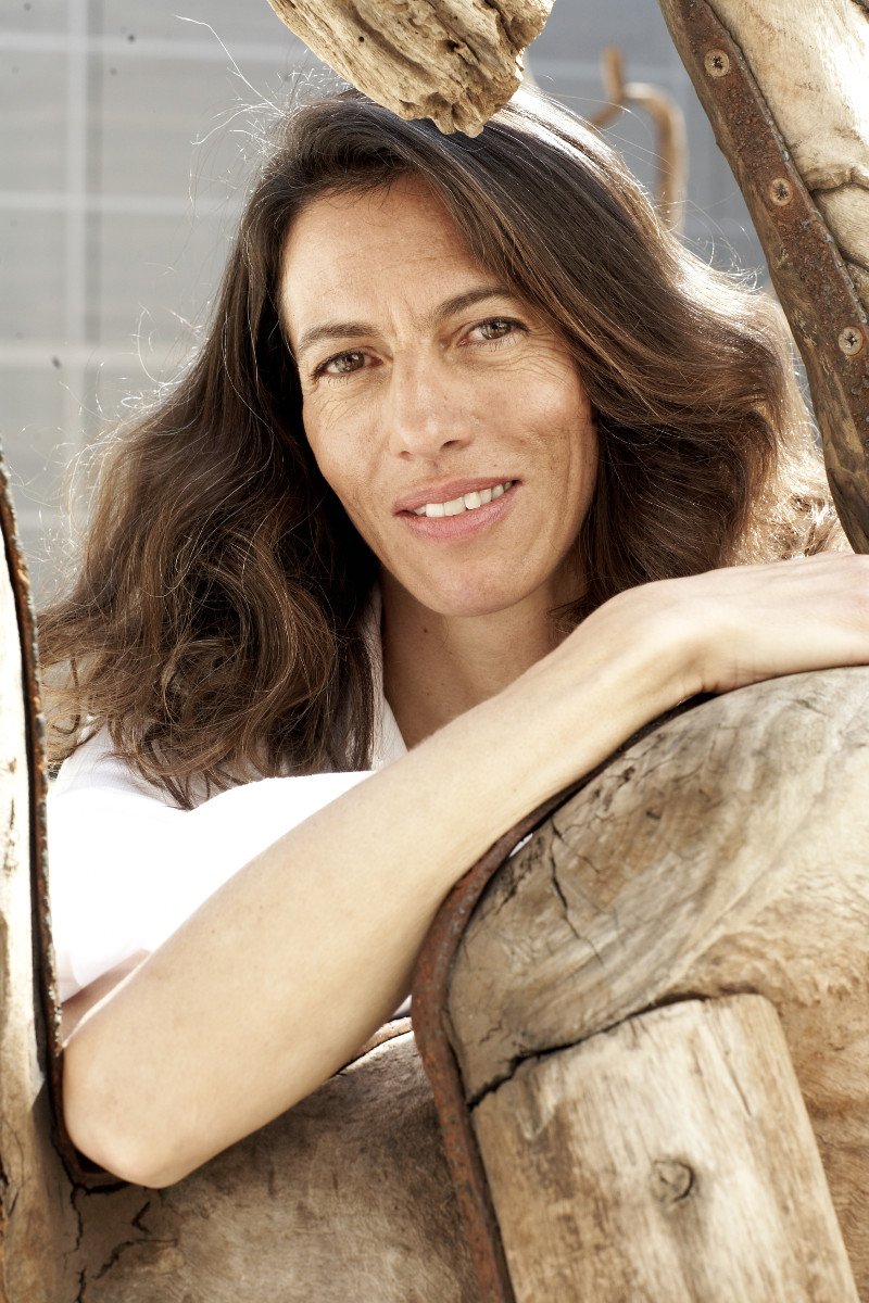 Φθαρμένα ξύλα και μέταλλα πλάι σε παλαιωμένα, με τσάι και καφέ, χειρόγραφα του Καβάφη [εικόνες] | iefimerida.gr 5