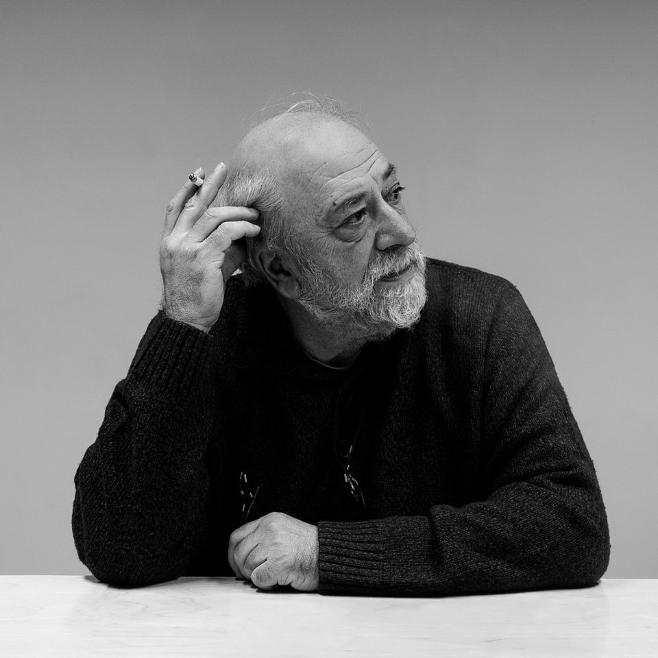 Ο πορτρετίστας της Αθήνας στον οποίο όλοι απλά παραδίδονται και ποζάρουν -Εκθεση με πρόσωπα έκπληξη [εικόνες] | iefimerida.gr 0