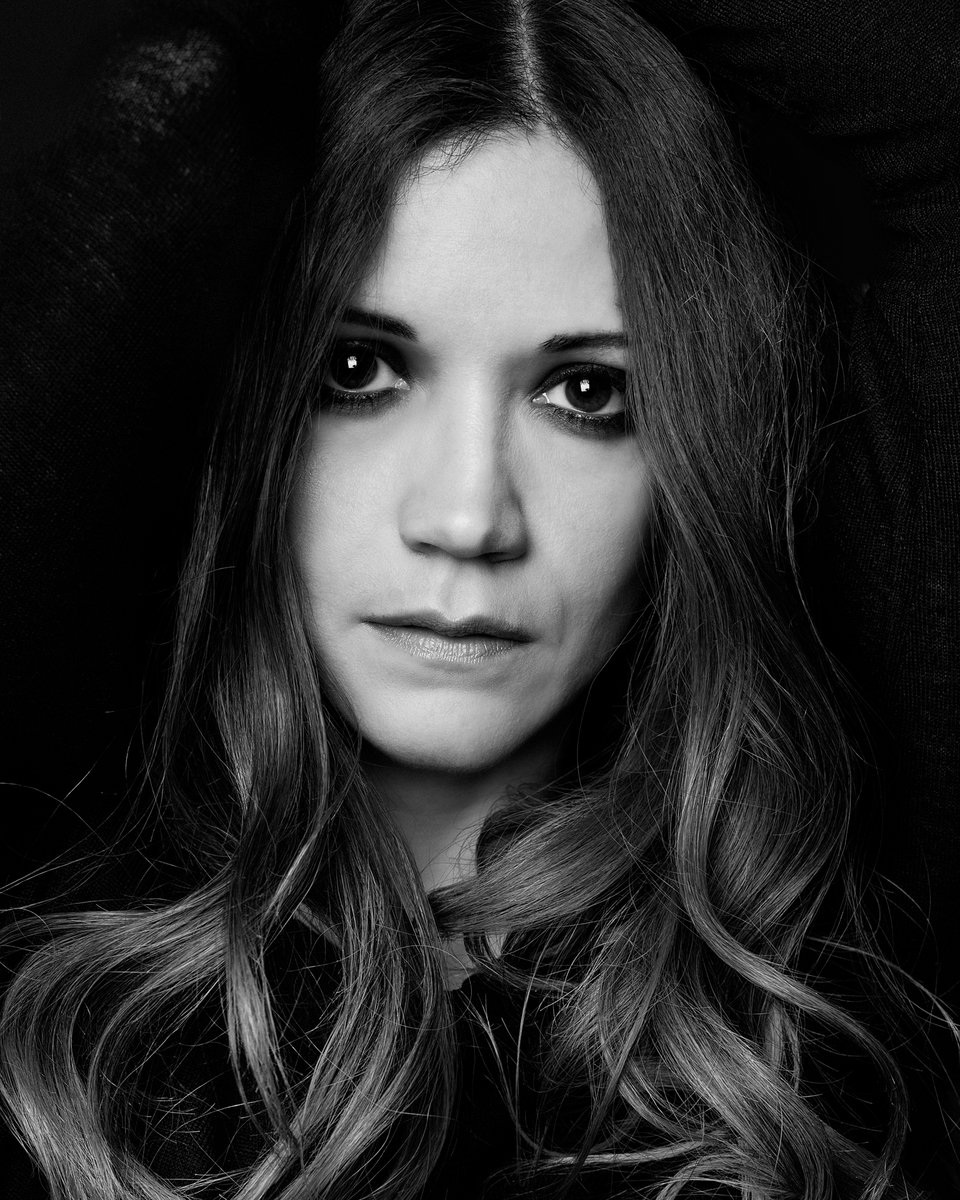 Ο πορτρετίστας της Αθήνας στον οποίο όλοι απλά παραδίδονται και ποζάρουν -Εκθεση με πρόσωπα έκπληξη [εικόνες] | iefimerida.gr 1