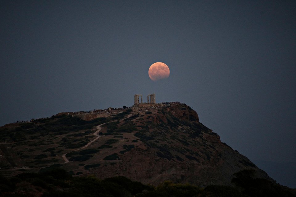 Μαγεία: Η αυγουστιάτικη πανσέληνος πάνω από την Ελλάδα -Και μερική έκλειψη [εικόνες] | iefimerida.gr 6