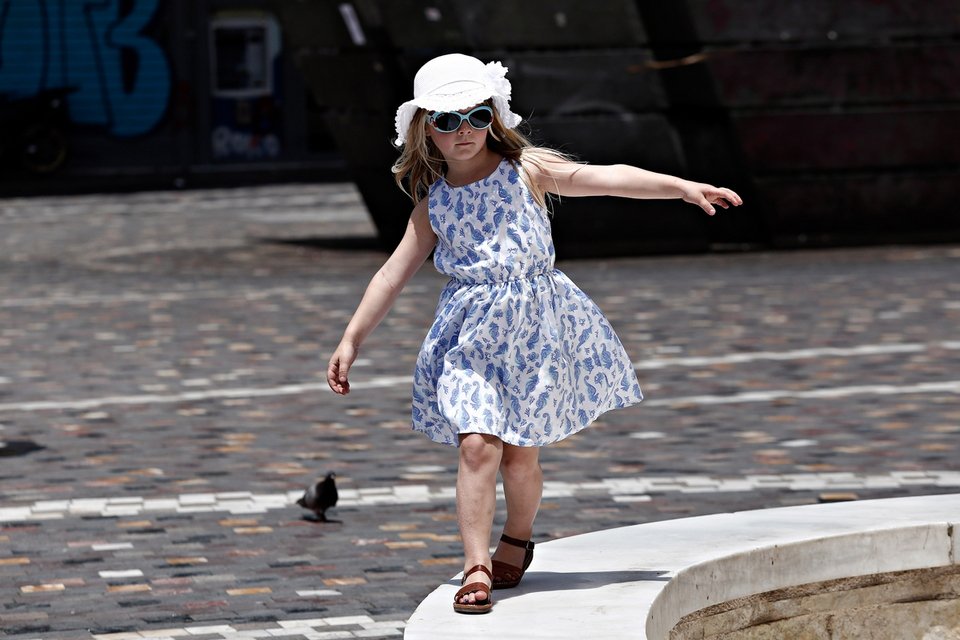 Με 40 βαθμούς στην Αθήνα -Καμίνι η πόλη, σε συντριβάνια και πάρκα οι Αθηναίοι [εικόνες] | iefimerida.gr 8