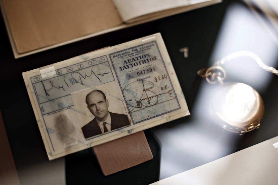 Τα χαμογελαστά ενσταντανέ Τσίπρα-Παπανδρέου στην έκθεση για τον Ανδρέα [εικόνες] | iefimerida.gr 5