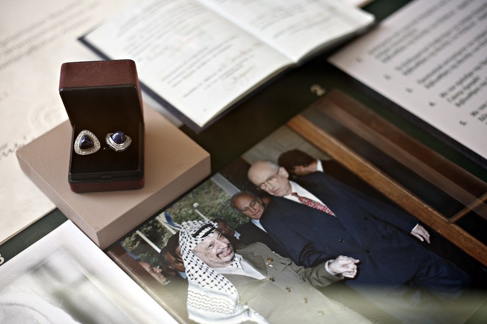 Τα χαμογελαστά ενσταντανέ Τσίπρα-Παπανδρέου στην έκθεση για τον Ανδρέα [εικόνες] | iefimerida.gr 10