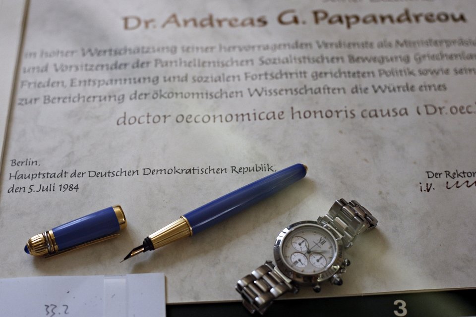 Τα χαμογελαστά ενσταντανέ Τσίπρα-Παπανδρέου στην έκθεση για τον Ανδρέα [εικόνες] | iefimerida.gr 9