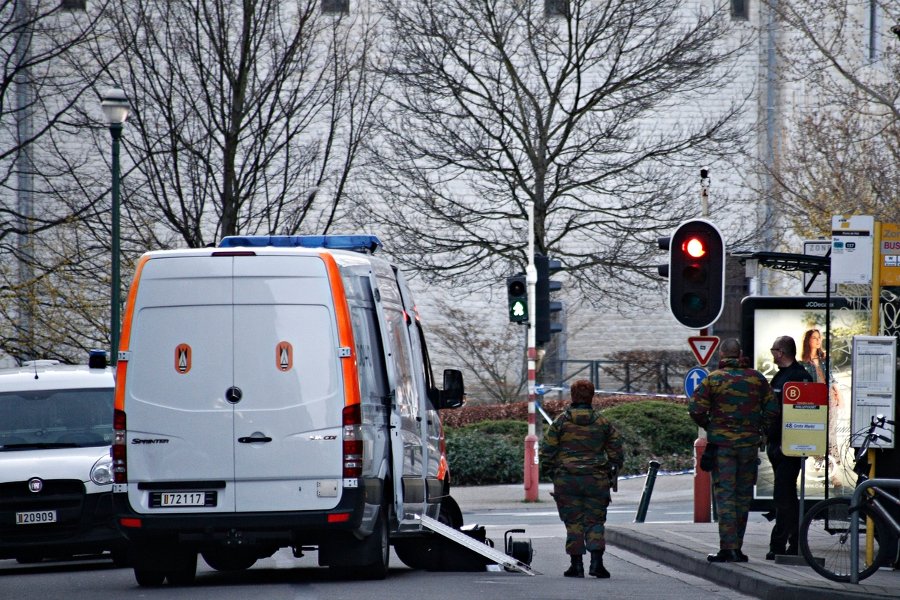 Συναγερμός στις Βρυξέλλες:  Εντοπίστηκε ύποπτο όχημα με φιάλες γκαζιού [εικόνες] | iefimerida.gr 3
