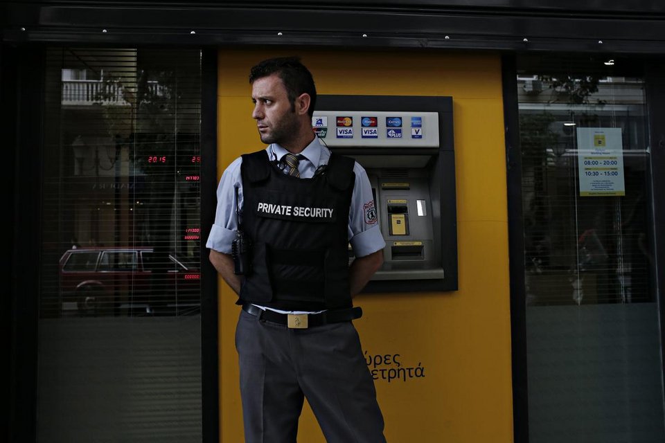 Αδεια τα ΑΤΜ σε πολλές περιοχές της Αθήνας [εικόνες] | iefimerida.gr 0