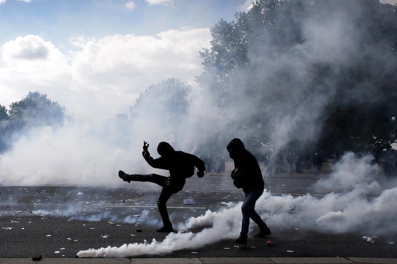 Παρίσι: Αγριες συγκρούσεις αστυνομίας και Black Blocs μετά την πορεία για την Πρωτομαγιά [εικόνες & βίντεο] | iefimerida.gr 0