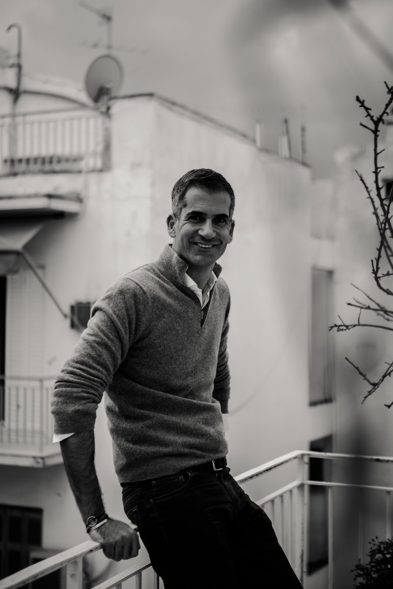 Κώστας Μπακογιάννης: «Παίρνω την δουλειά του πολύ στα σοβαρά αλλά τον εαυτό μου καθόλου»