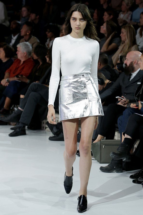 Μόδα με έμπνευση από το διάστημα -Το ασημί είναι το χρώμα της άνοιξης [εικόνες] | iefimerida.gr 10