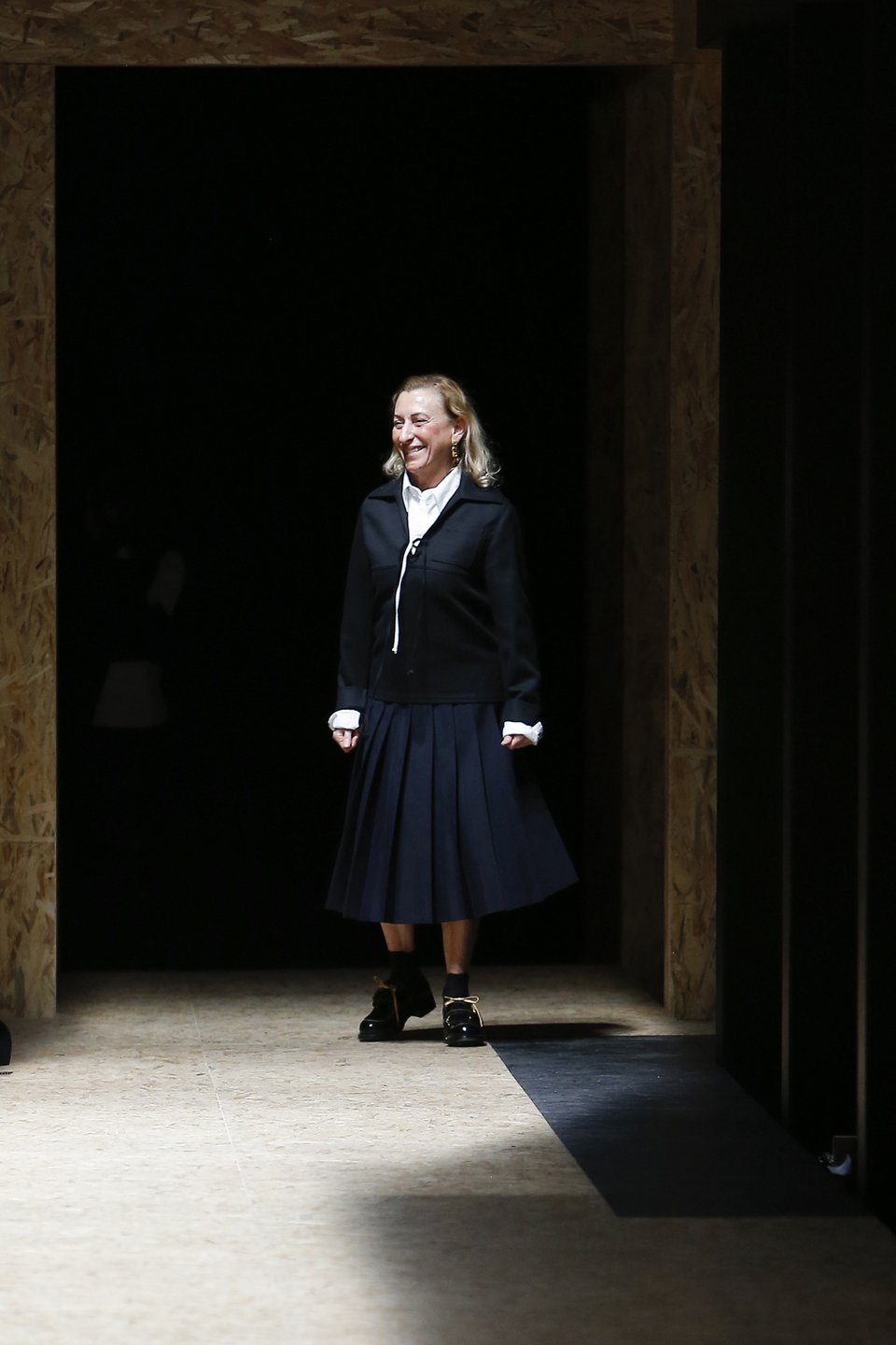 Μιούτσια Πράντα: Υπάρχουν 2 κατηγορίες γυναικών -Τι φορά η κάθε μια [εικόνες] | iefimerida.gr 0