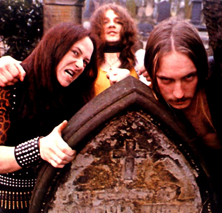 «Μπαμπά, από 'δω το αγόρι μου...» - Οι πιο ακραίοι εμφανισιακά αστέρες της Black Metal σκηνής [εικόνες] | iefimerida.gr 0