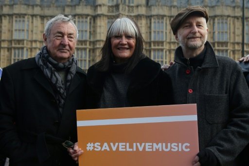 Βρετανία: Καλλιτέχνες έξω από το Κοινοβούλιο ζητούν τη διάσωση των μουσικών σκηνών [εικόνες]  | iefimerida.gr 0