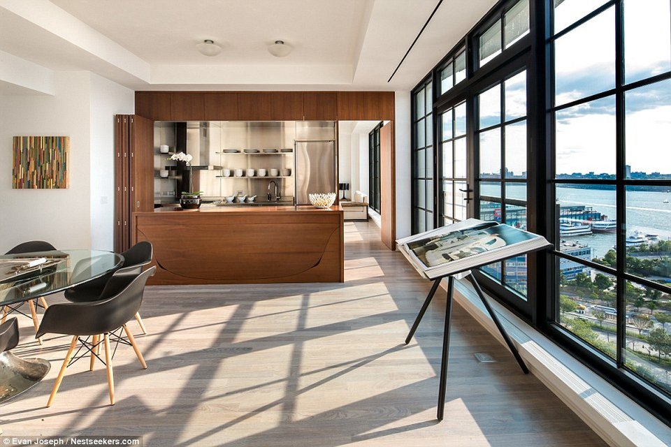 Το παλάτι του Ουρανού- Το πολυτελές διαμέρισμα με ασανσέρ για το αμάξι και... γκαράζ δίπλα στο σαλόνι [εικόνες]  | iefimerida.gr 3