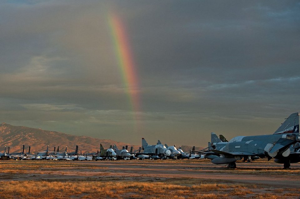 Ένα μαγικό ταξίδι στο νεκροταφείο αεροσκαφών της Πολεμικής Αεροπορίας των ΗΠΑ [εικόνες+βίντεο] | iefimerida.gr 2