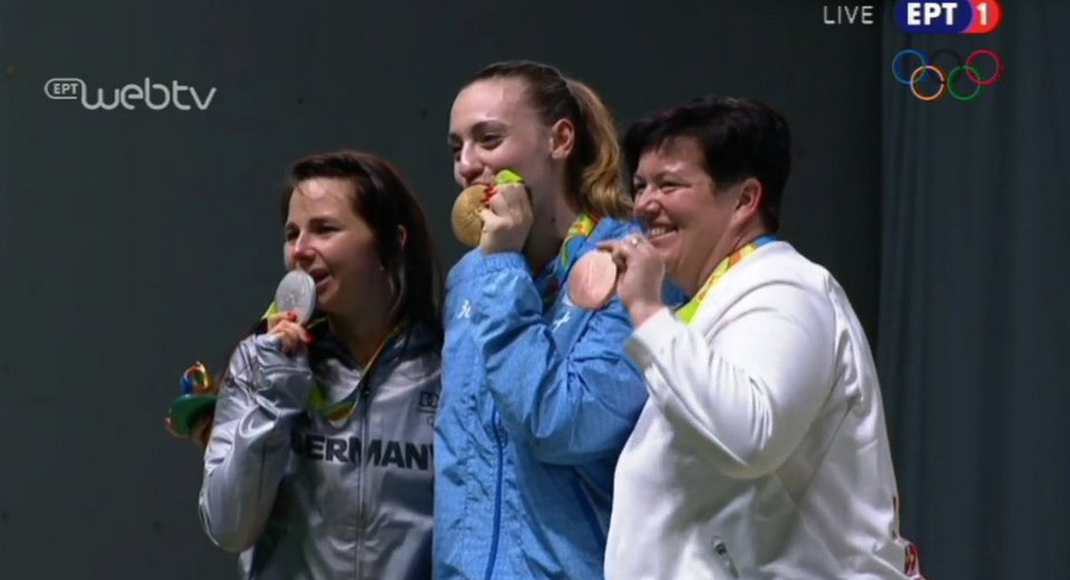 Τα δάκρυα χαράς της Αννας Κορακάκη στην απονομή του χρυσού μεταλλίου [εικόνες] | iefimerida.gr 5