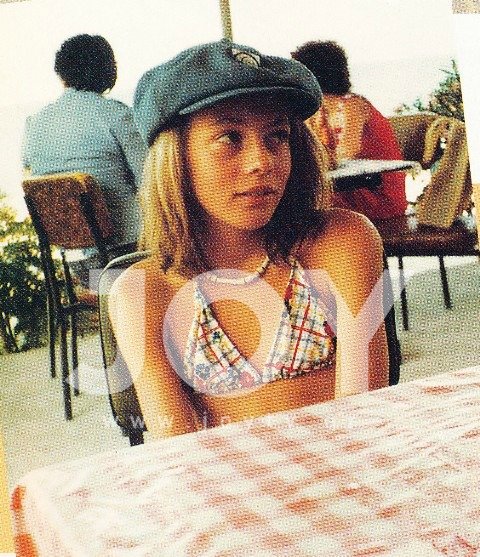 Η Σμαράγδα Καρύδη σε ηλικία 9 ετών -Οι ξέγνοιαστες διακοπές στη Χαλκιδική [εικόνα] | iefimerida.gr 0