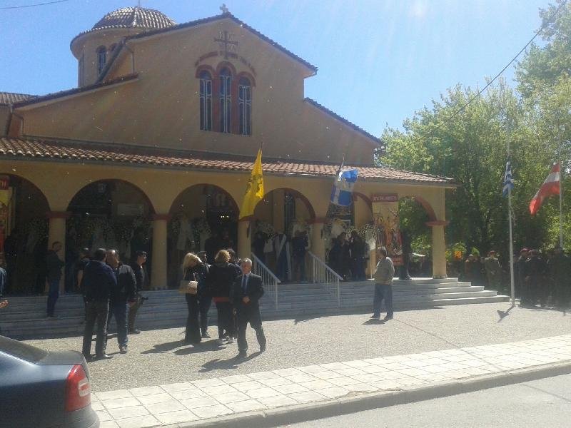 Θρήνος στην κηδεία του χειριστή του μοιραίου στρατιωτικού ελικοπτέρου [εικόνες] | iefimerida.gr 13