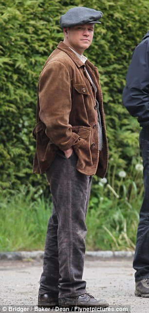 Ο Τζορτζ Κλούνεϊ και ο Ματ Ντέιμον καβάλα στο άλογο στη βρετανική εξοχή [εικόνες]  | iefimerida.gr 3