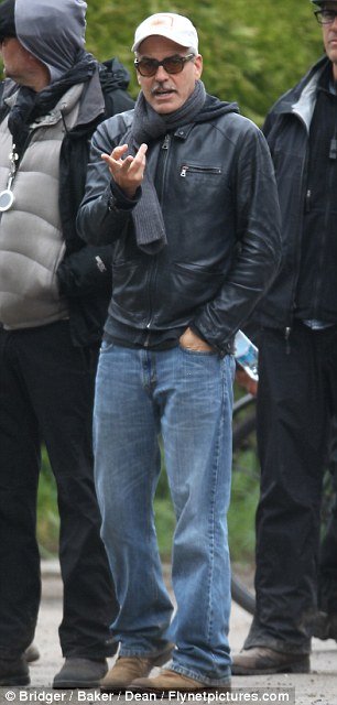 Ο Τζορτζ Κλούνεϊ και ο Ματ Ντέιμον καβάλα στο άλογο στη βρετανική εξοχή [εικόνες]  | iefimerida.gr 4