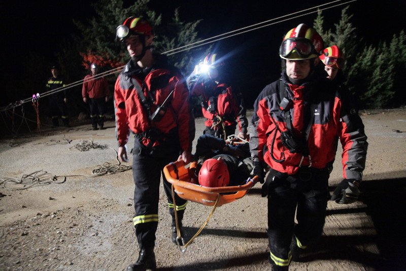 Ασκηση της Πυροσβεστικής στην Πάρνηθα για σεισμό: 5,9 Ρίχτερ, φωτιά, καταρρεύσεις κτιρίων και απεγκλωβισμός ατόμων [εικόνες&βίντεο] | iefimerida.gr 4
