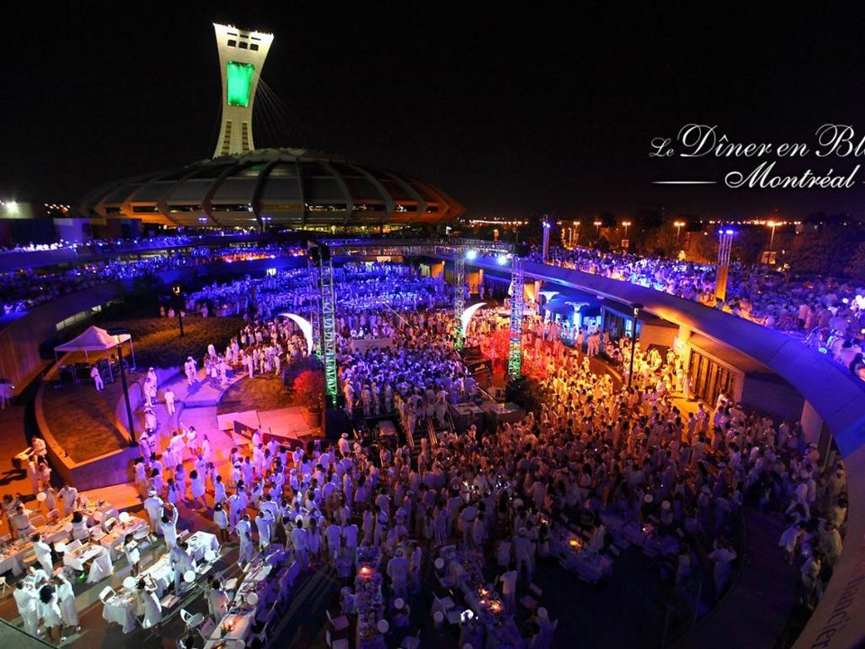 Δείπνο στα λευκά: Το ραντεβού που δίνουν χιλιάδες άγνωστοι, στο κέντρο μεγάλων πόλεων, για να φάνε μαζί [εικόνες] | iefimerida.gr 6