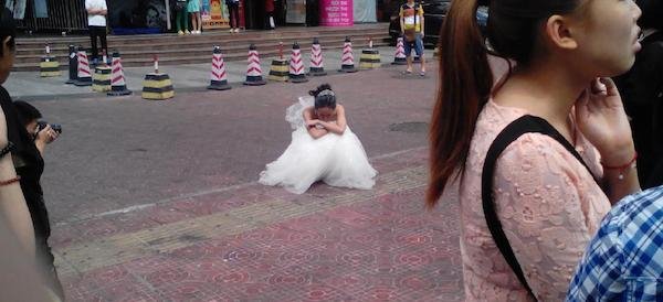 Η νύφη... γέρασε: Ζευγάρι χώρισε στη γαμήλια τελετή γιατί η γυναίκα βάφτηκε σαν ηλικιωμένη [εικόνες] | iefimerida.gr 3