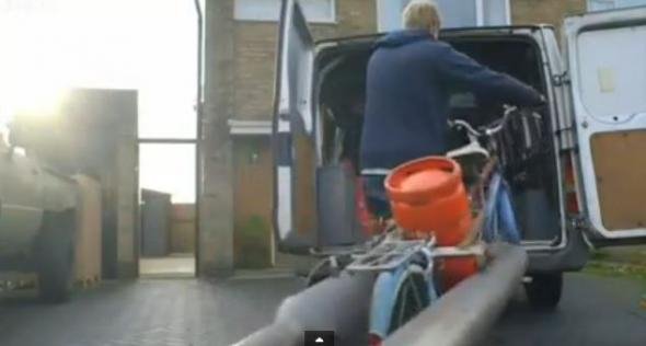 Colin Furze: Από υδραυλικός έγινε τρελός επιστήμονας και σπάει τα ρεκόρ στο βιβλίο Γκίνες [εικόνες&βίντεο] | iefimerida.gr 3