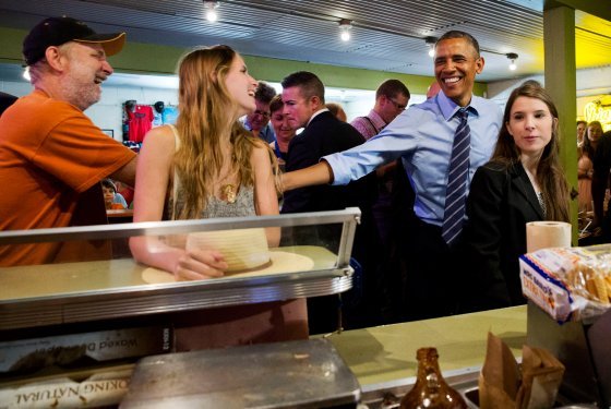 Ο Ομπάμα έκλεψε στη σειρά αναμονής σε γνωστή ψησταριά των ΗΠΑ -Αναγκάστηκε να πληρώσει  για τις παραγγελίες όλων! [εικόνες] | iefimerida.gr 0