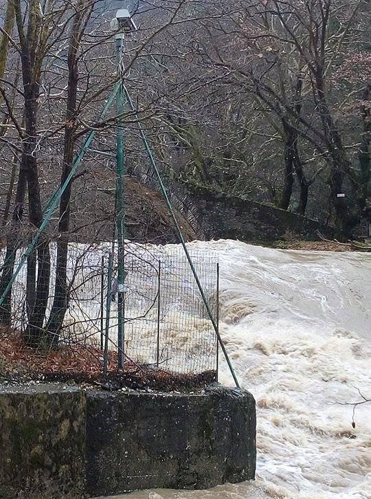 Μεγάλα προβλήματα στην Ηπειρο από την κακοκαιρία: Εχουν αποκλειστεί χωριά [εικόνες] | iefimerida.gr 2
