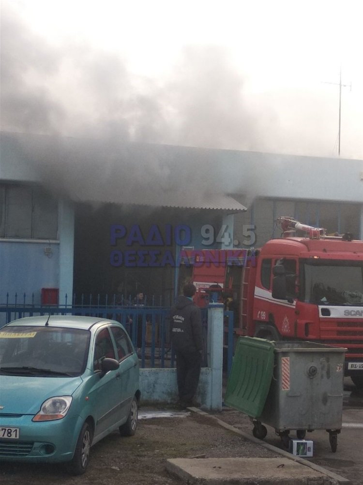 Μεγάλη φωτιά σε βιομηχανία επεξεργασίας μετάλλου στη Σίνδο [εικόνες] | iefimerida.gr 1