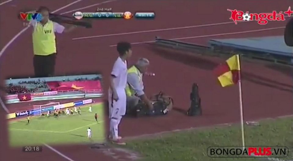 Μια γυναίκα... ξεφτίλισε τους άνδρες: Σκόραρε δύο φορές από κόρνερ μέσα σε 15 λεπτά [εικόνες & βίντεο] | iefimerida.gr 3