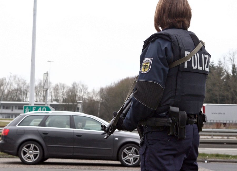 Στρατιώτες και αστυνομικοί με το δάχτυλο στη σκανδάλη -Μέτρα ασφαλείας σε όλο τον κόσμο [εικόνες] | iefimerida.gr 1