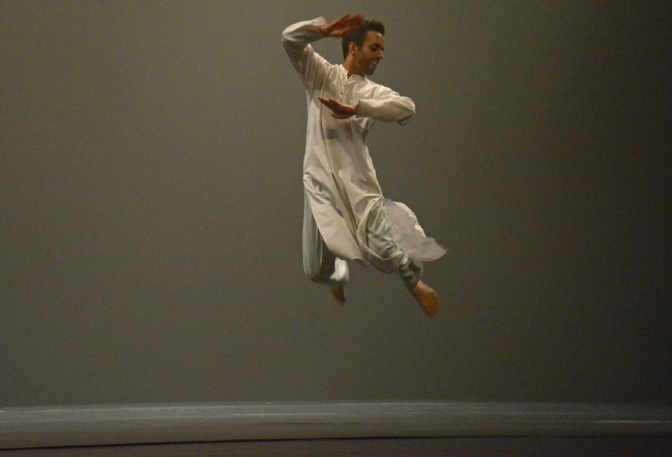 Οι ύμνοι του διεθνούς Τύπου για τον Αακάς Οντέρα -Χορεύει στην Αθήνα [εικόνες & βίντεο]  | iefimerida.gr 1