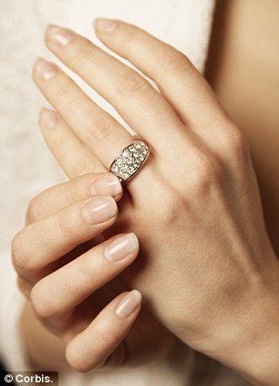 Στέλεχος εταιρείας κλέβει 7 εκατ. δολάρια για να κάνει πολυτελή ζωή [εικόνες] | iefimerida.gr 3