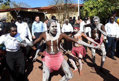 Τόνι Αμποτ: Ο πρωθυπουργός που θα κυβερνήσει για μία εβδομάδα κάτω από μια τέντα μένοντας με τους Αβορίγινες [εικόνες&βίντεο] | iefimerida.gr 1