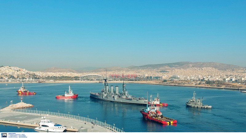 Εφυγε το «Αβέρωφ» από το Παλαιό Φάληρο -Σάλπαρε για Θεσσαλονίκη [εικόνες & βίντεο] | iefimerida.gr 3