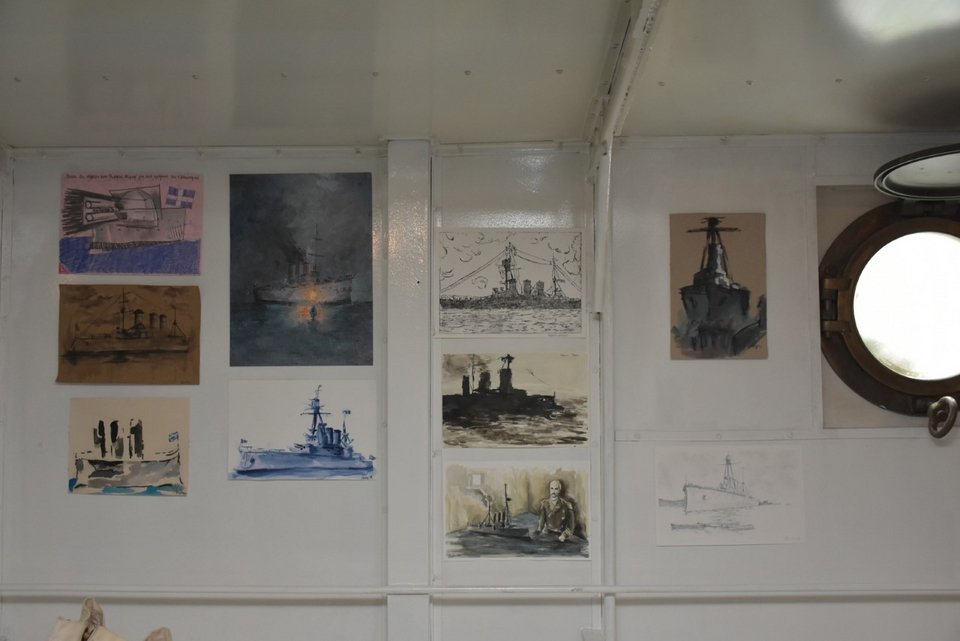 Φοιτητές της Καλών Τεχνών του ΑΠΘ εκθέτουν μέσα στο θρυλικό θωρηκτό Αβέρωφ [εικόνες]  | iefimerida.gr 3