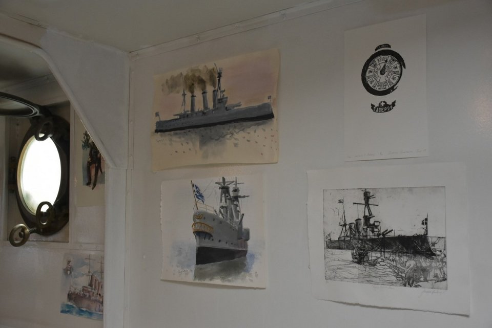 Φοιτητές της Καλών Τεχνών του ΑΠΘ εκθέτουν μέσα στο θρυλικό θωρηκτό Αβέρωφ [εικόνες]  | iefimerida.gr 0