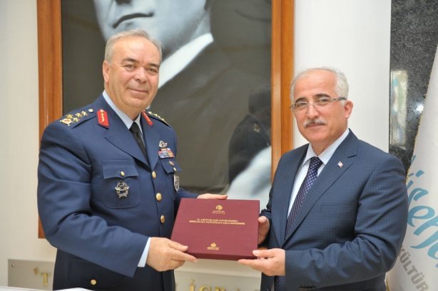 Τα γυρίζει τώρα ο Ερντογάν: Ο αρχηγός της Τουρκικής Αεροπορίας ευθύνεται για την κατάρριψη του ρωσικού μαχητικού [εικόνες] | iefimerida.gr 2