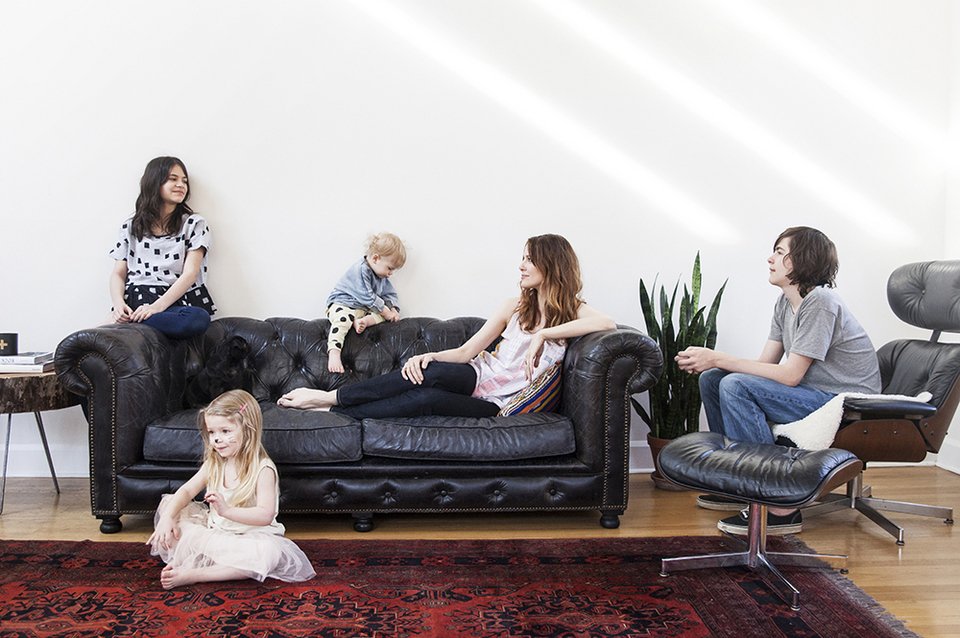 Στη μόδα πάλι η τέλεια μαμά -Τι έχουν πάθει οι γυναίκες [εικόνες] | iefimerida.gr 1