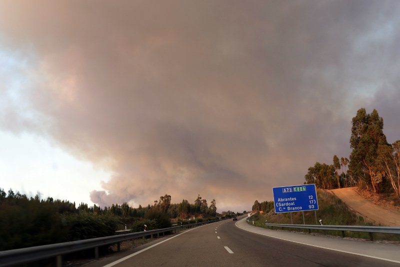 Σε πύρινο κλοιό και πάλι η Πορτογαλία καθώς επιστρέφουν οι υψηλές θερμοκρασίες [εικόνες]  | iefimerida.gr 3