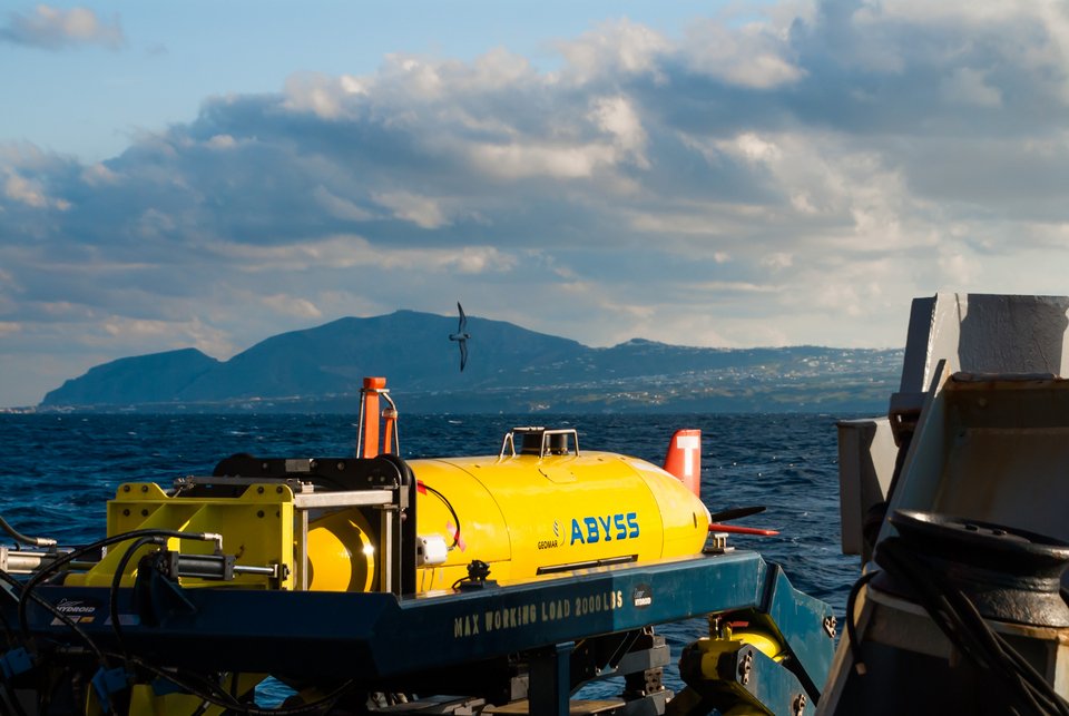 Γερμανικό Ωκεανογραφικό ψάχνει πόσο επικίνδυνα είναι τα ηφαίστεια στις Κυκλάδες [εικόνες] | iefimerida.gr 2