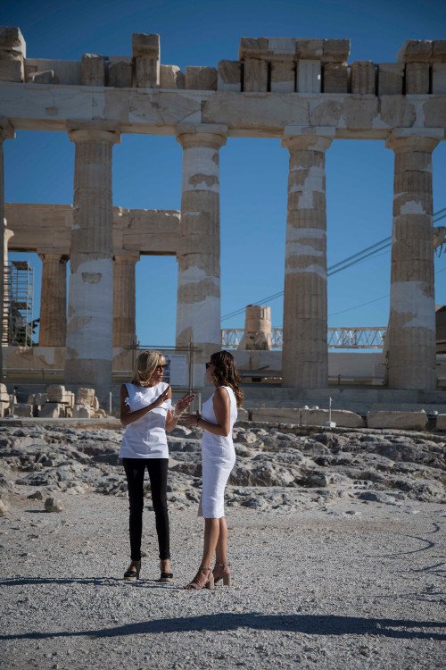 Η Περιστέρα ξεναγεί την Μπριζίτ στην Ακρόπολη -«Χαίρομαι που είμαι εδώ» είπε η κυρία Μακρόν [εικόνες & βίντεο] | iefimerida.gr 4