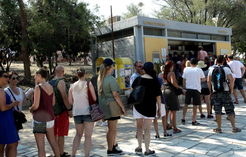 Χαμός στη Διονυσίου Αρεοπαγίτου -Κοσμοσυρροή τουριστών για να ανέβουν στην Ακρόπολη [εικόνες] | iefimerida.gr 1
