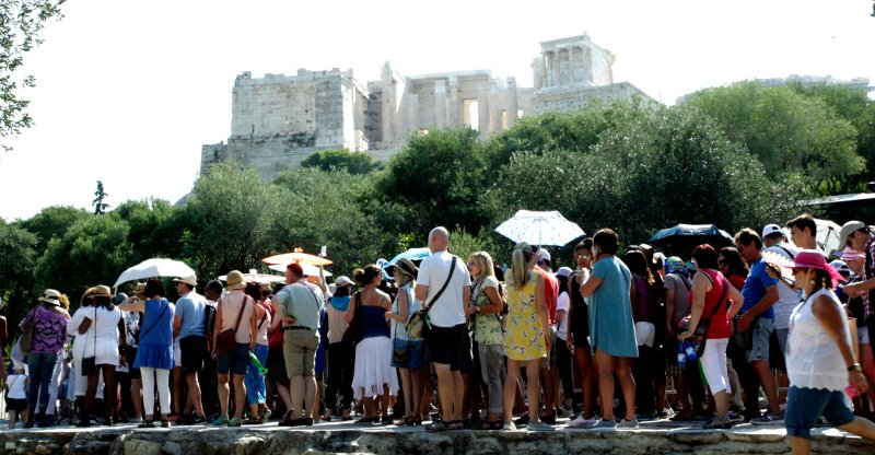 Χαμός στη Διονυσίου Αρεοπαγίτου -Κοσμοσυρροή τουριστών για να ανέβουν στην Ακρόπολη [εικόνες] | iefimerida.gr 4