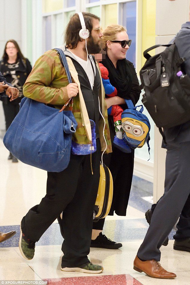 Αντέλ: Μια σπάνια εμφάνιση με τον 3χρονο γιο της [εικόνες]  | iefimerida.gr 4