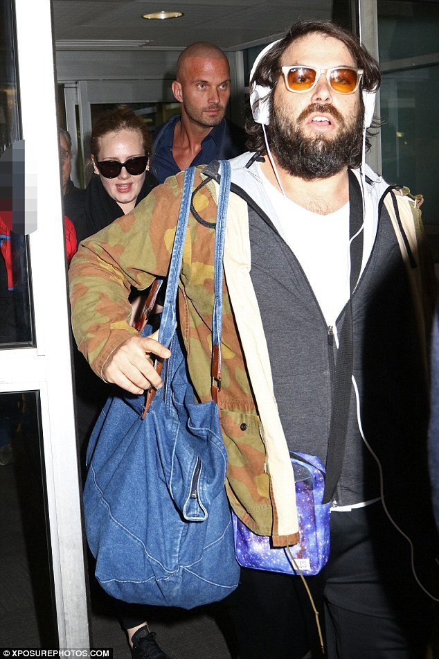 Αντέλ: Μια σπάνια εμφάνιση με τον 3χρονο γιο της [εικόνες]  | iefimerida.gr 5