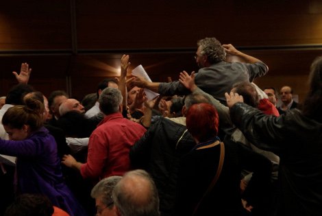 Σε αγώνα πυγμαχίας μετατράπηκε το συνέδριο της ΑΔΕΔΥ -Οι συμμετέχοντες ήρθαν στα χέρια [εικόνες] | iefimerida.gr 1